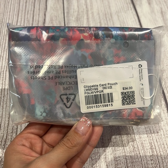 NWT Lululemon Clippable Card Pouch | Flower Glide Multi/Vapor - Picture 4 of 4